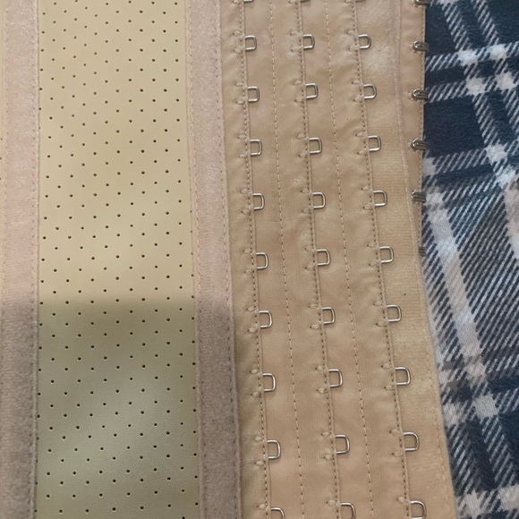 Nude Waist Trainer ! - Picture 2 of 3